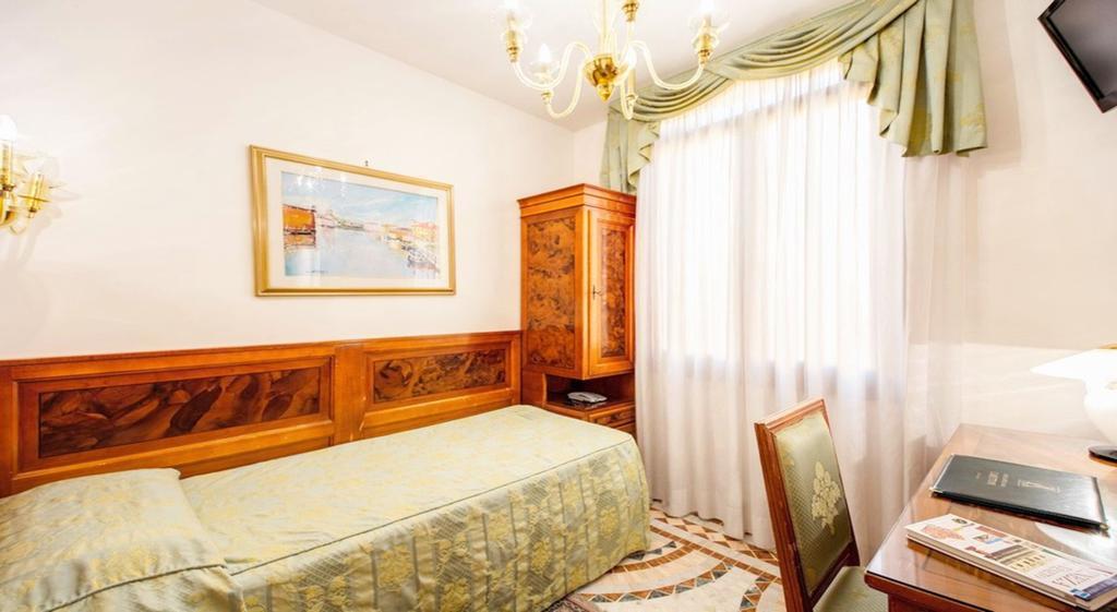Antica Casa Carettoni Hotel Venetië Kamer foto