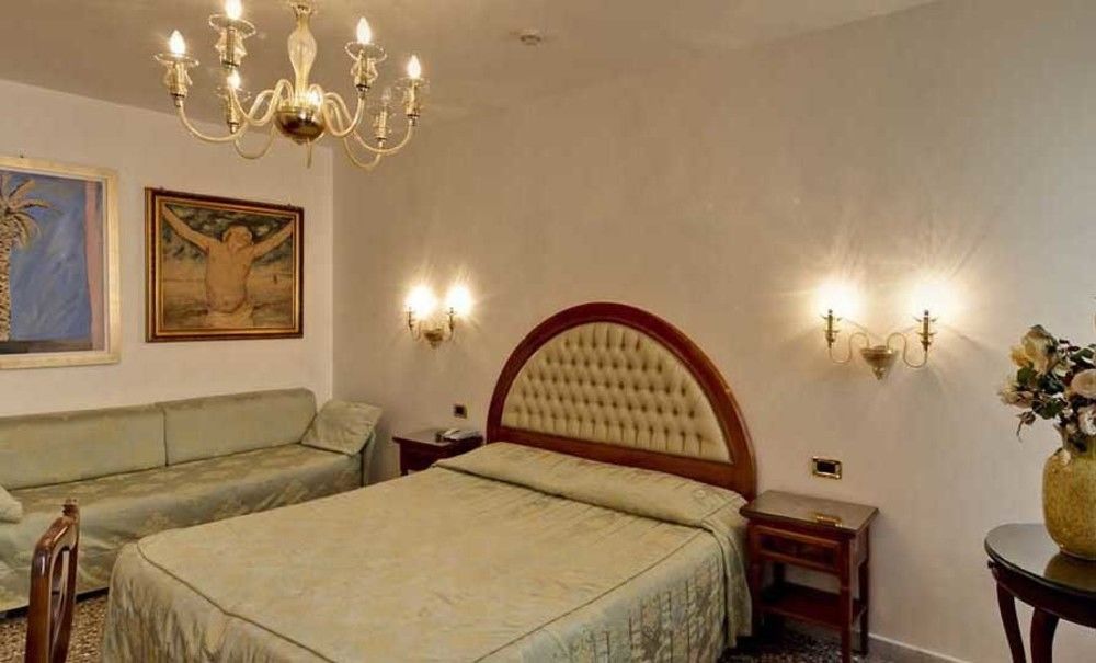 Antica Casa Carettoni Hotel Venetië Buitenkant foto